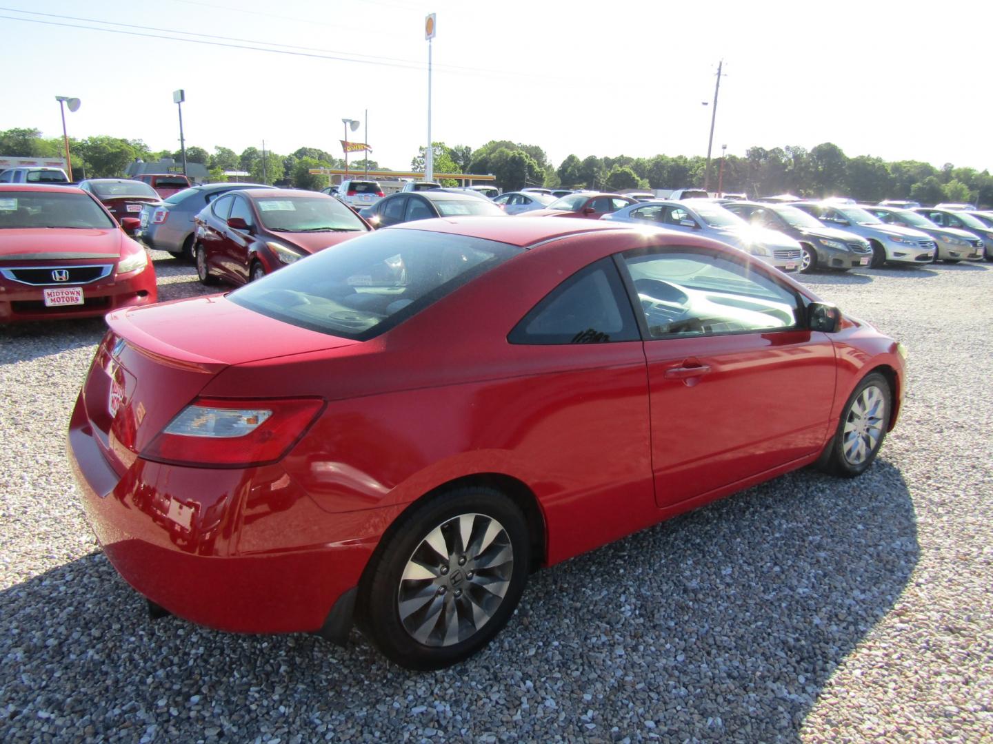 2009 Red /Gray Honda Civic EX Coupe 5-Speed AT (2HGFG12839H) with an 1.8L L4 SOHC 16V engine, Automatic transmission, located at 15016 S Hwy 231, Midland City, AL, 36350, (334) 983-3001, 31.306210, -85.495277 - Photo#6